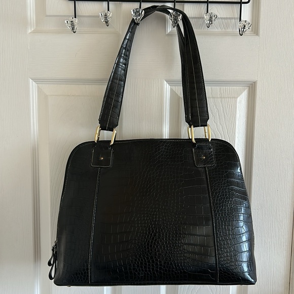 Large Black Messenger Bag for Women with Shoulder Straps and Zipper Closure - Picture 3 of 5